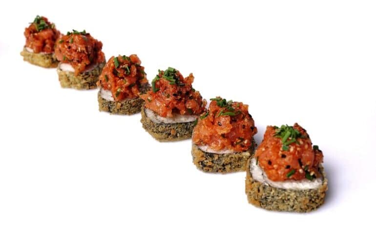 QQ Salmon Tempura mit Spicy Salmon Tatar